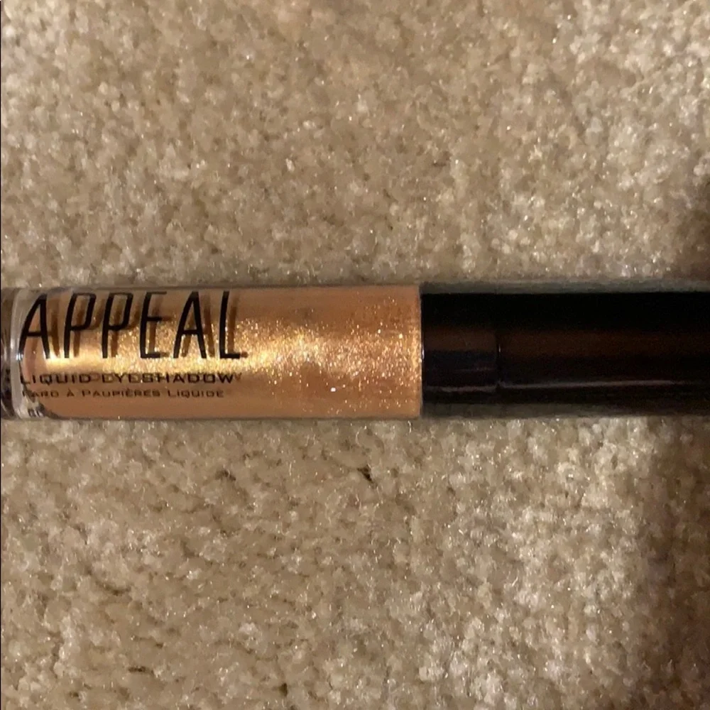 New. Appeal liquid eyeshadow in gold.